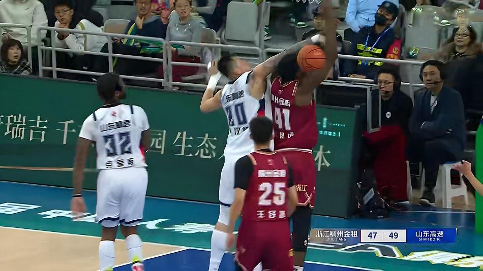 球速体育首页-惊险1分险胜！CBA杯第1支4强出炉：陈林坚闪耀1战，强硬3分制胜！